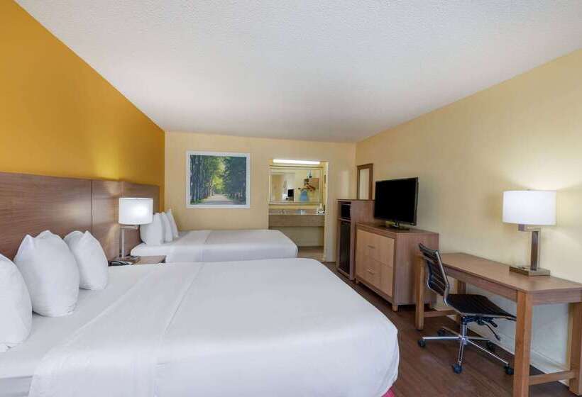 בית מלון כפרי Days Inn By Wyndham Florence/i95 North