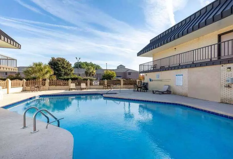 هتل Days Inn By Wyndham Florence/i95 North