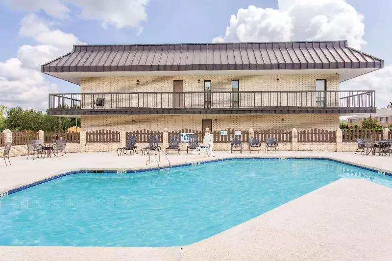 هتل Days Inn By Wyndham Florence/i95 North