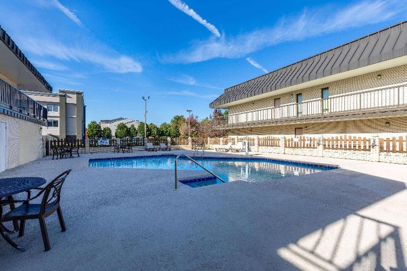 בית מלון כפרי Days Inn By Wyndham Florence/i95 North