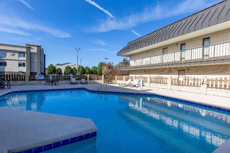 בית מלון כפרי Days Inn By Wyndham Florence/i95 North