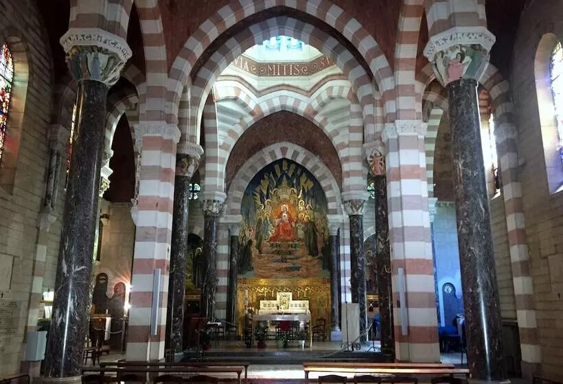 Отель De La Basilique