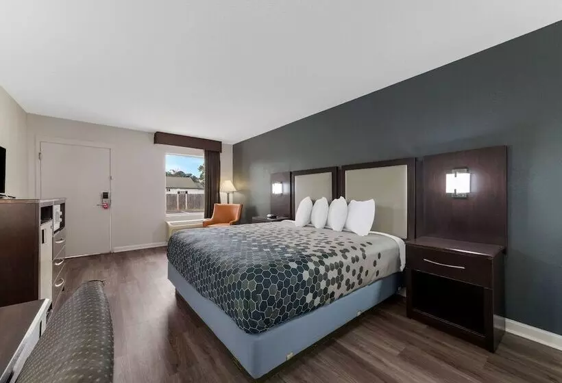 Отель Econo Lodge Cheraw Market Street