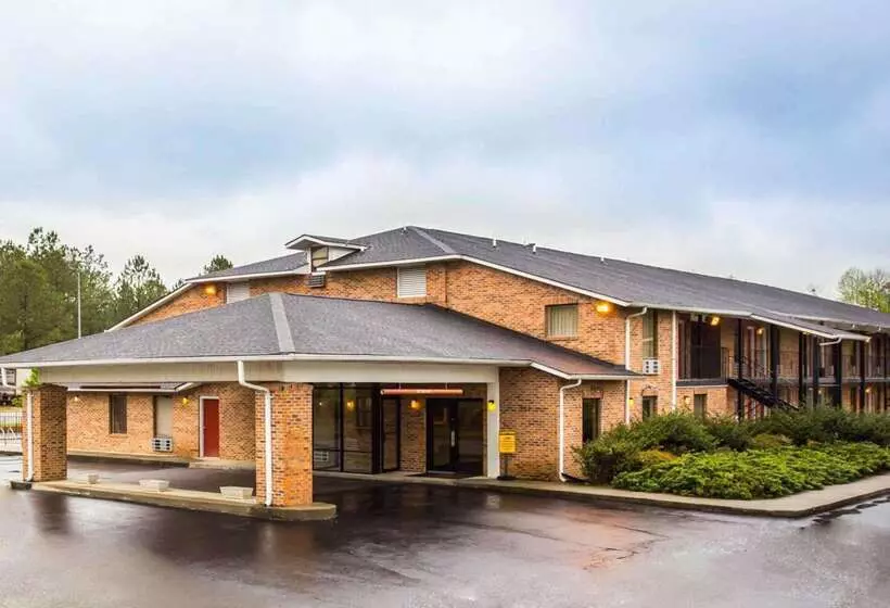 Отель Econo Lodge Inn & Suites