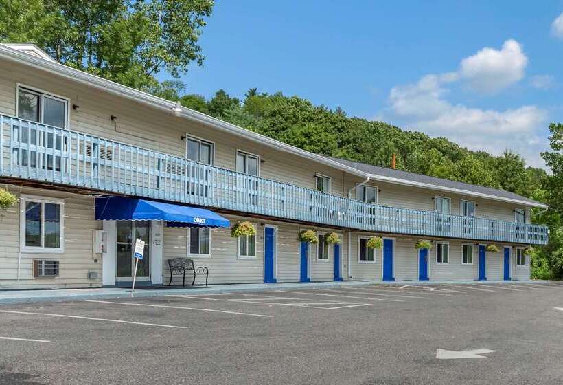 فندق Econo Lodge Lee  Great Barrington