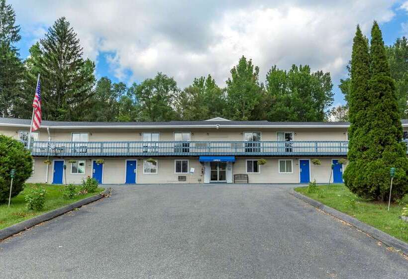 فندق Econo Lodge Lee  Great Barrington