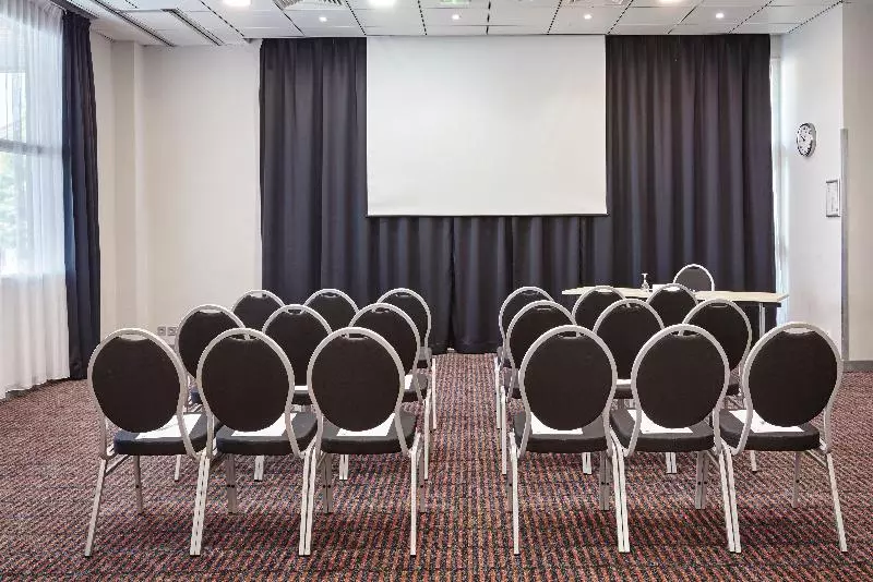 Отель Holiday Inn Toulon City Centre, An Ihg