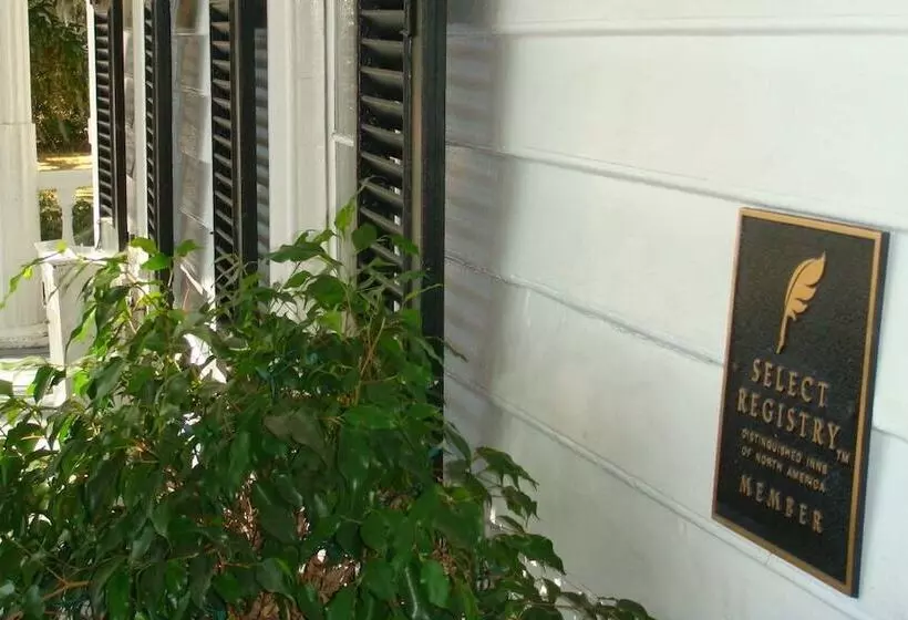 Отель Rhett House