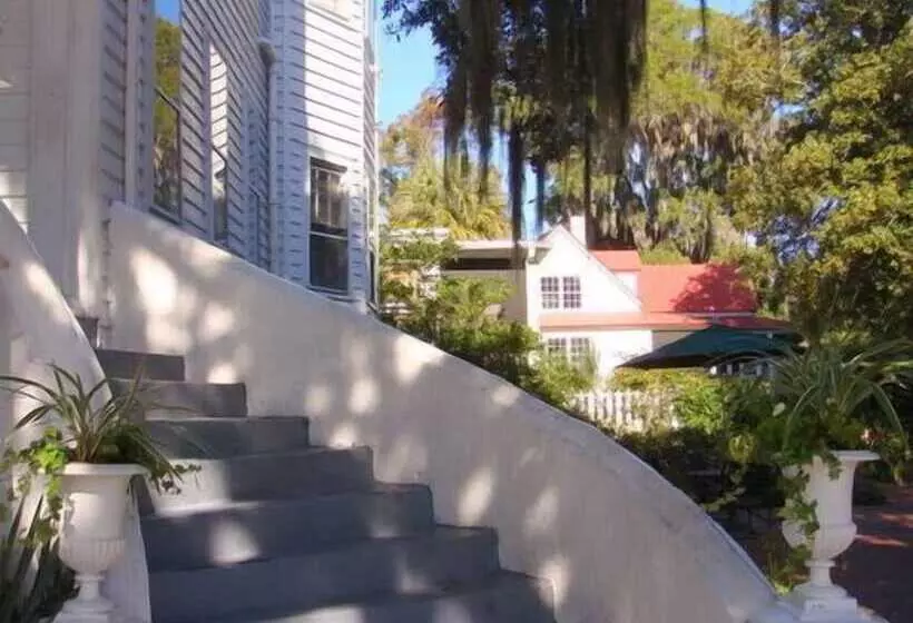 Отель Rhett House