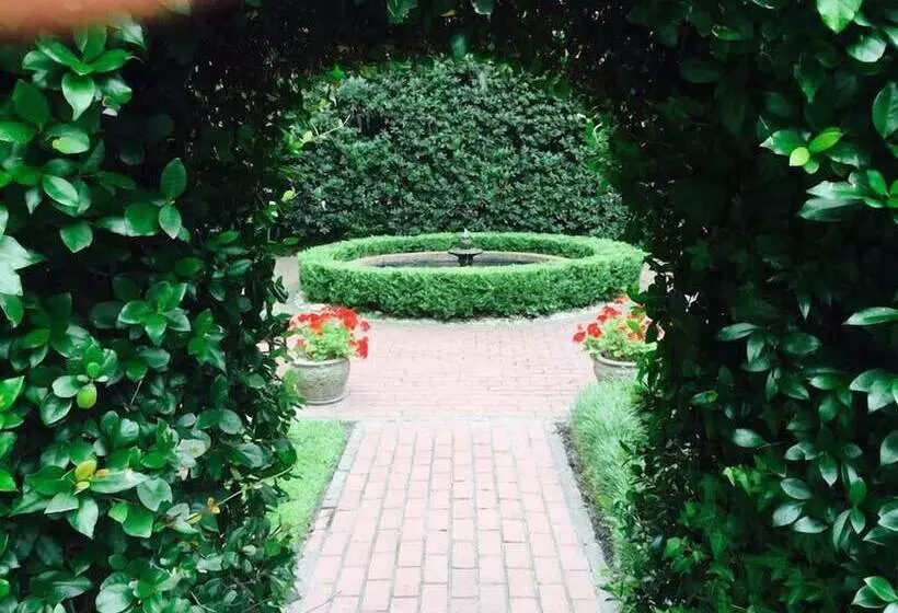 Отель Rhett House