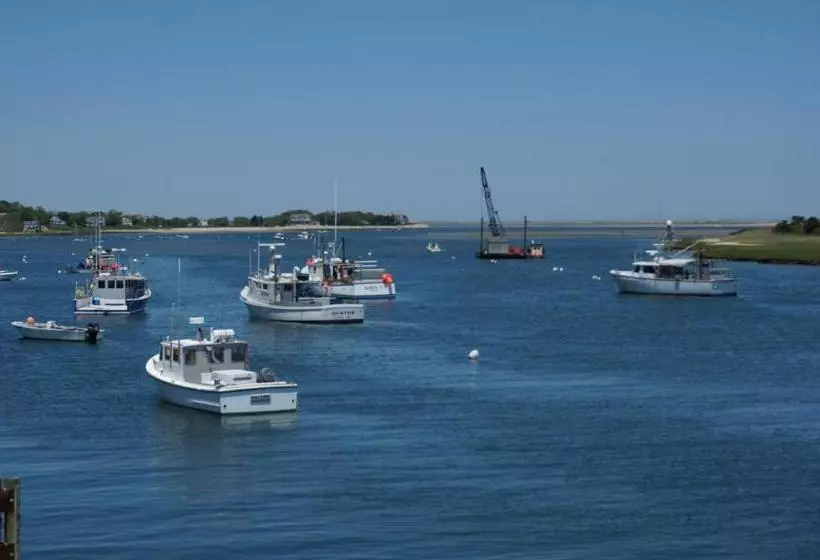 汽车旅馆  Chatham Tides