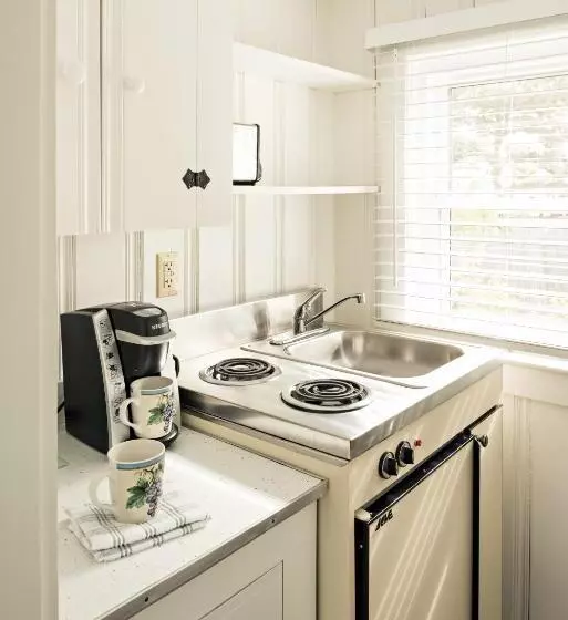 汽车旅馆  Chatham Tides