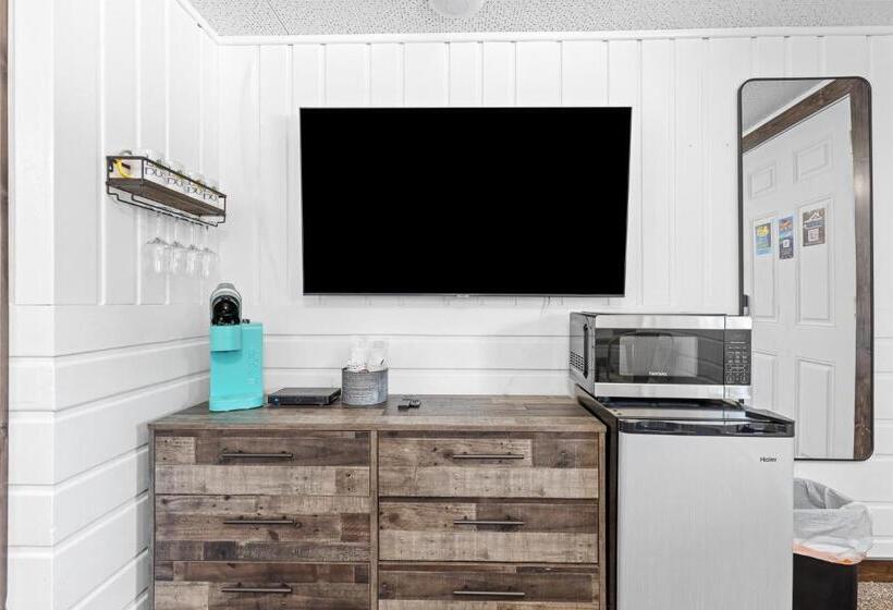 Motelli Lazy Duck Inn