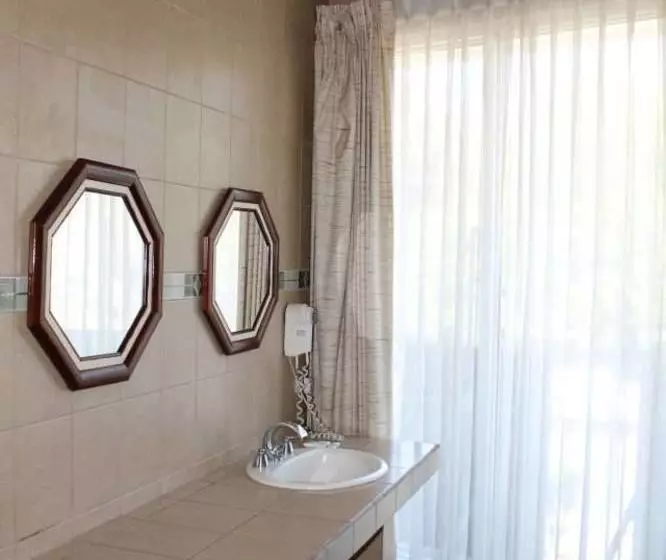 Aparthotel Los Yoses Suites