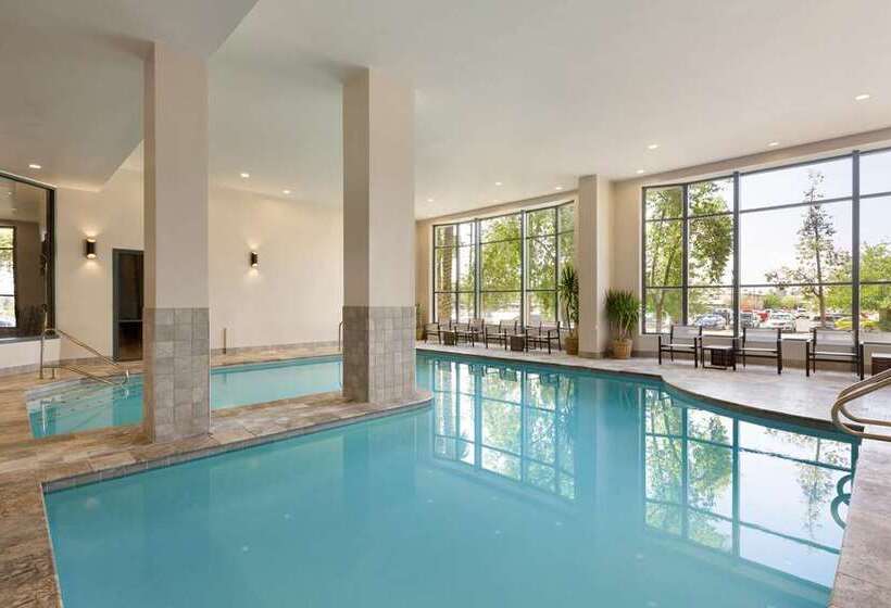 فندق Embassy Suites By Hilton Phoenix Downtown North