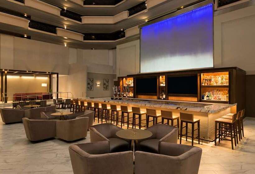 فندق Embassy Suites By Hilton Phoenix Downtown North