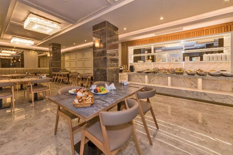 Golden Royal Hotel & Spa