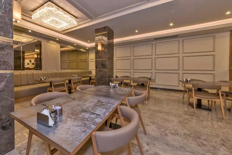 Golden Royal Hotel & Spa