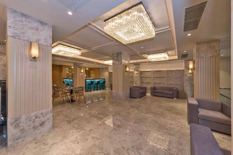 Golden Royal Hotel & Spa