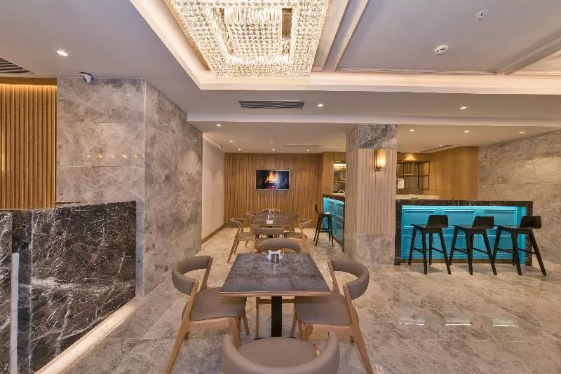 Golden Royal Hotel & Spa