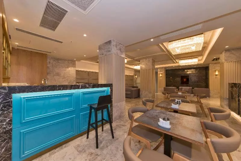 Golden Royal Hotel & Spa