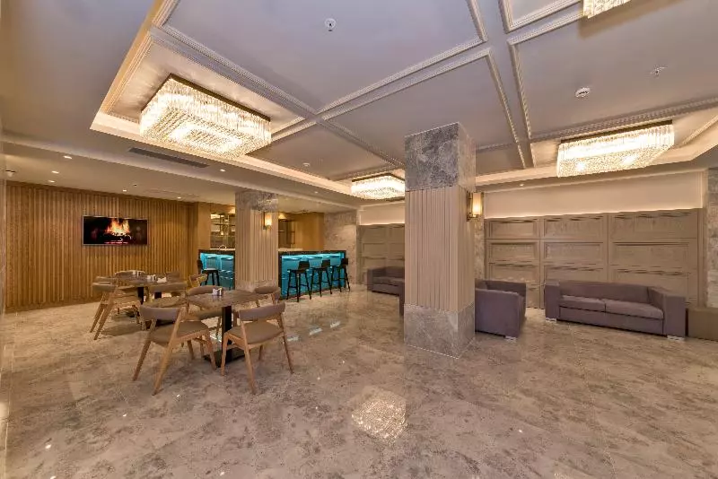 Golden Royal Hotel & Spa