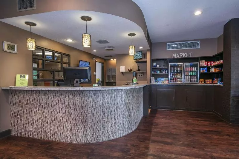 هتل Guest Inn & Suites  Midtown Medical Center