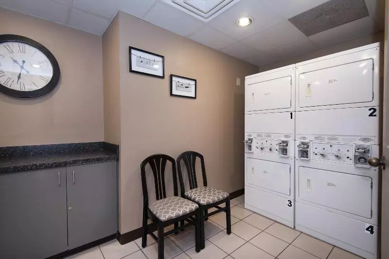 هتل Guest Inn & Suites  Midtown Medical Center