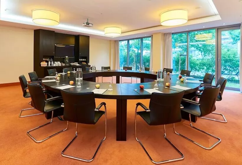 호텔 Holiday Inn Berlin Airport Conference Centre, An Ihg