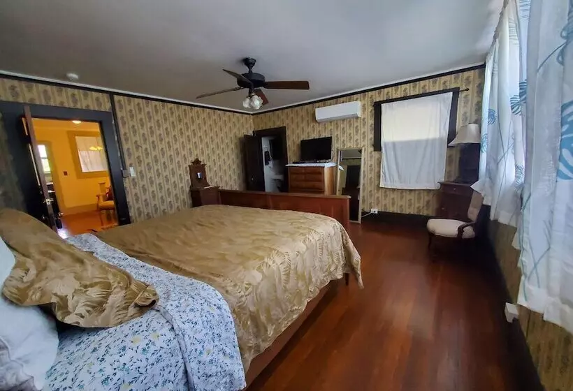 ホテル Manoa Valley Inn
