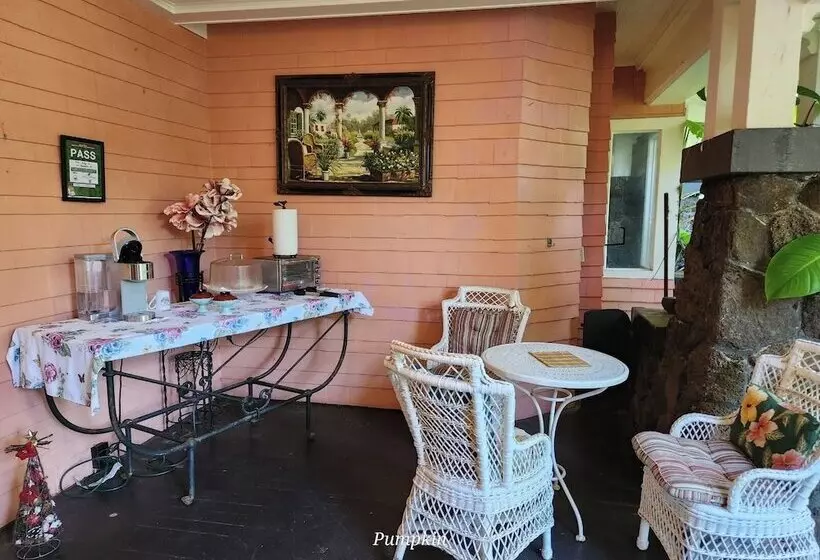 ホテル Manoa Valley Inn