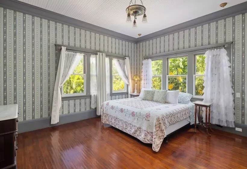 ホテル Manoa Valley Inn