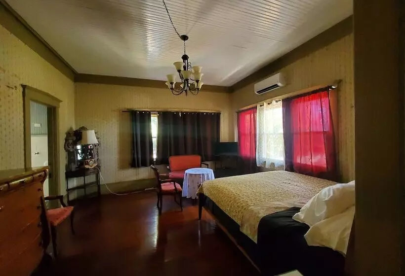 ホテル Manoa Valley Inn