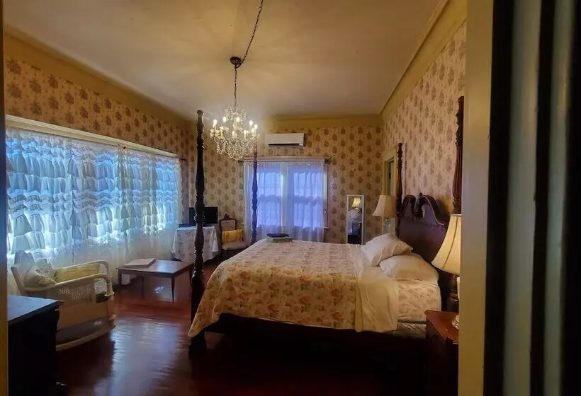 ホテル Manoa Valley Inn
