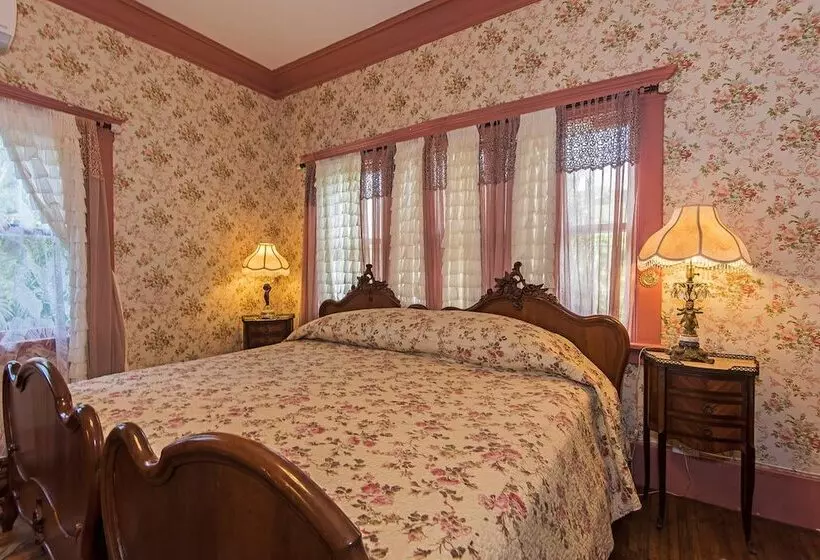 ホテル Manoa Valley Inn