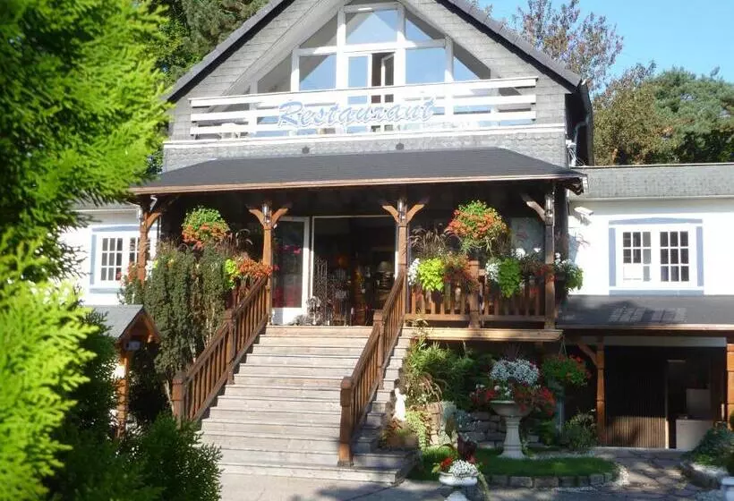 Отель Restaurant Les Pins Logis