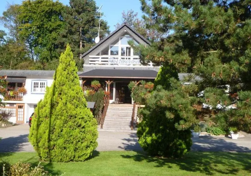 هتل Restaurant Les Pins Logis