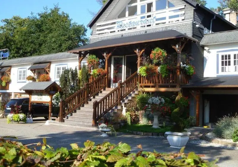 هتل Restaurant Les Pins Logis