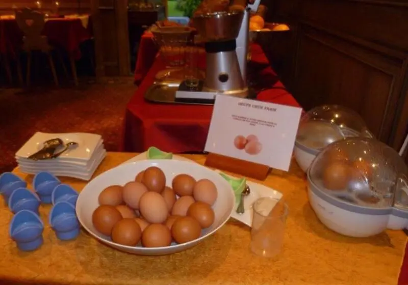 هتل Restaurant Les Pins Logis