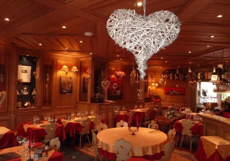 هتل Restaurant Les Pins Logis