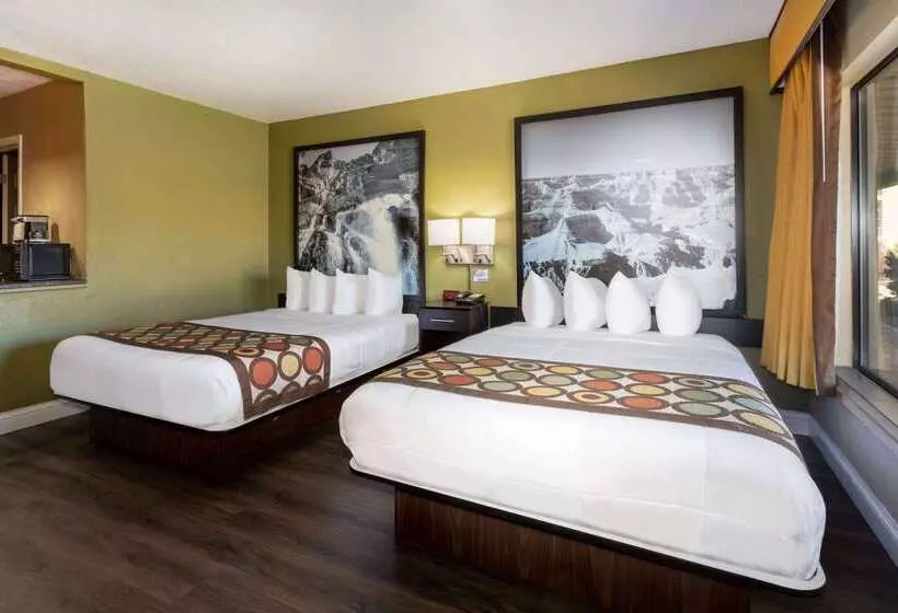 酒店 Super 8 By Wyndham Nau/downtown Conference Center