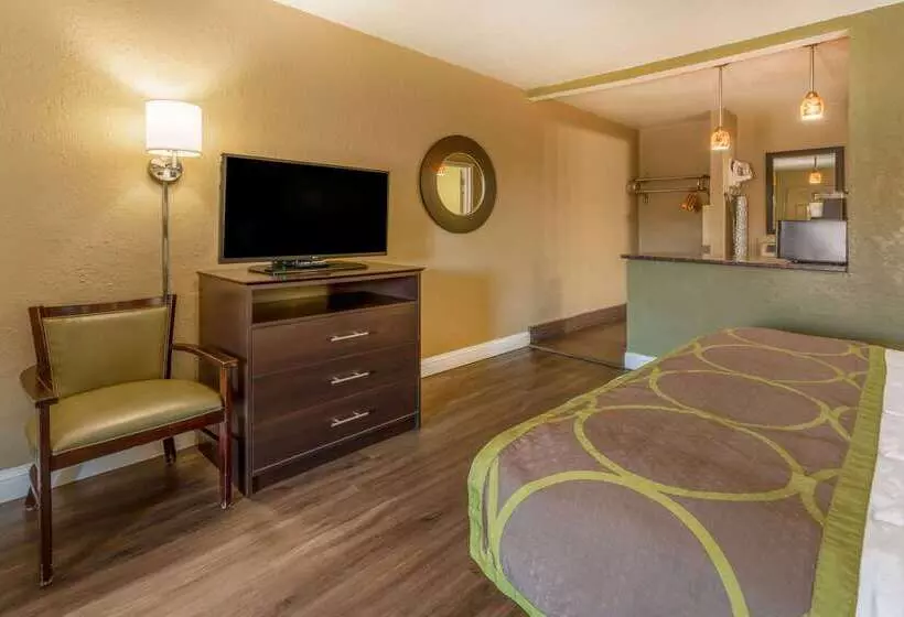 酒店 Super 8 By Wyndham Nau/downtown Conference Center