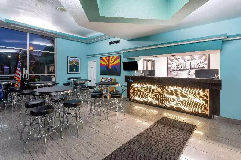 酒店 Super 8 By Wyndham Nau/downtown Conference Center