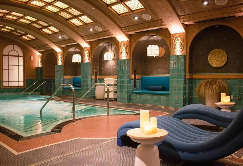 Virgin Hotels Las Vegas, Curio Collection by Hilton