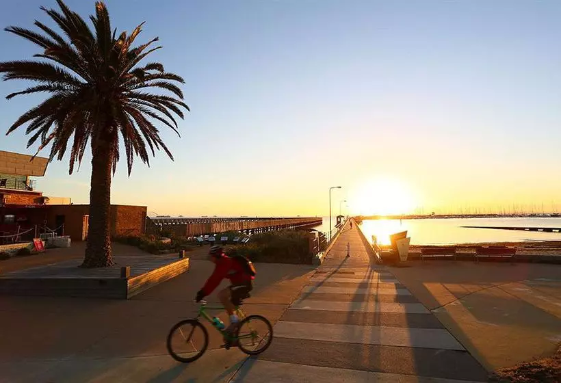 汽车旅馆  Brighton Savoy