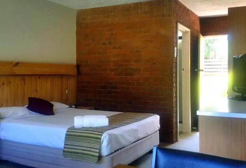 Motel Sierra   Bright