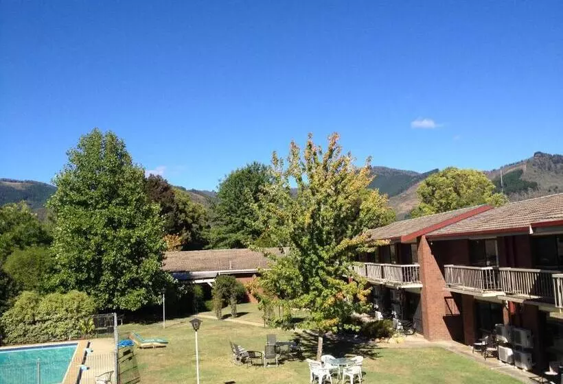 Motel Sierra   Bright