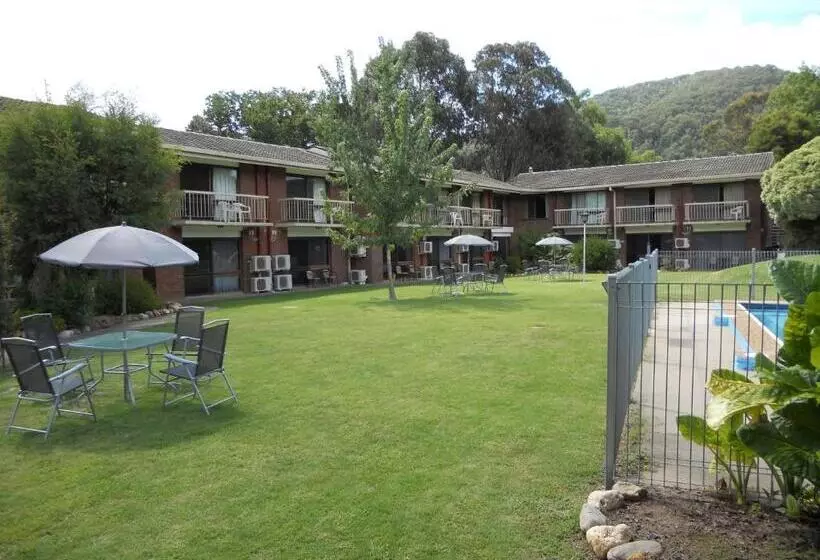 Motel Sierra   Bright