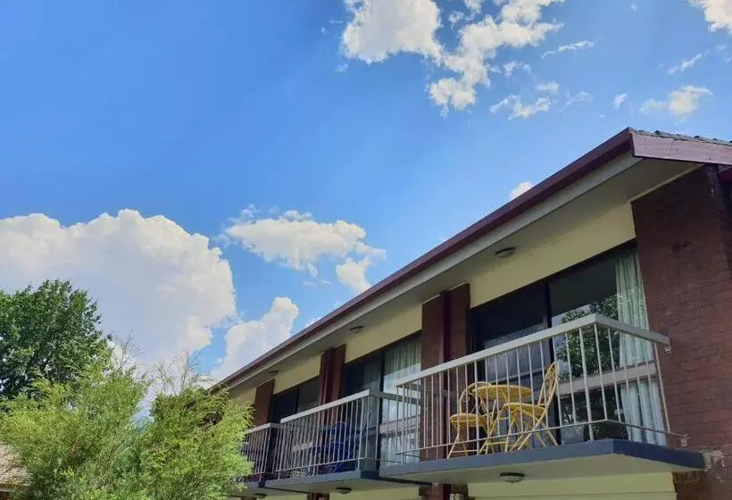 Motel Sierra   Bright