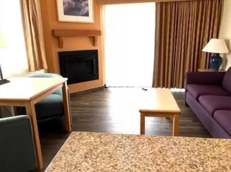 فندق Lighthouse Suites Inn